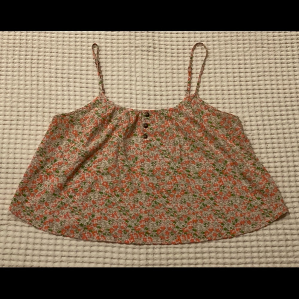 Never worn woman’s crop top. Tank top adjustable